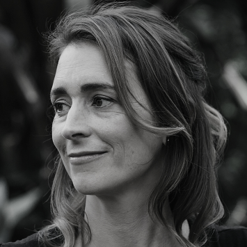 Emily Barr